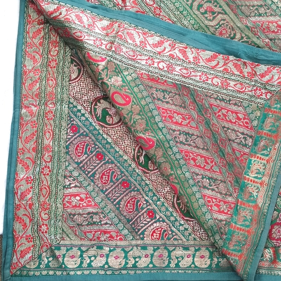 Unique Gorgeous Silk Green Patchwork Batik Bedspread / Tapestry from India - Picture 6 of 14